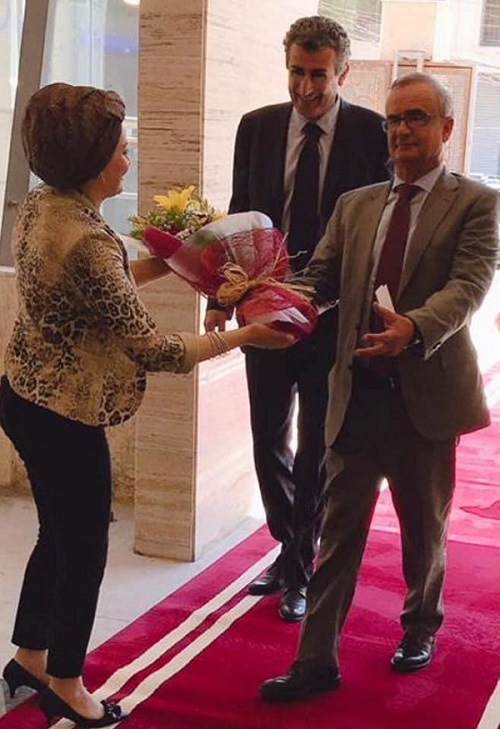 Entrada del embajador español en iraq junto con presidente de la CHII